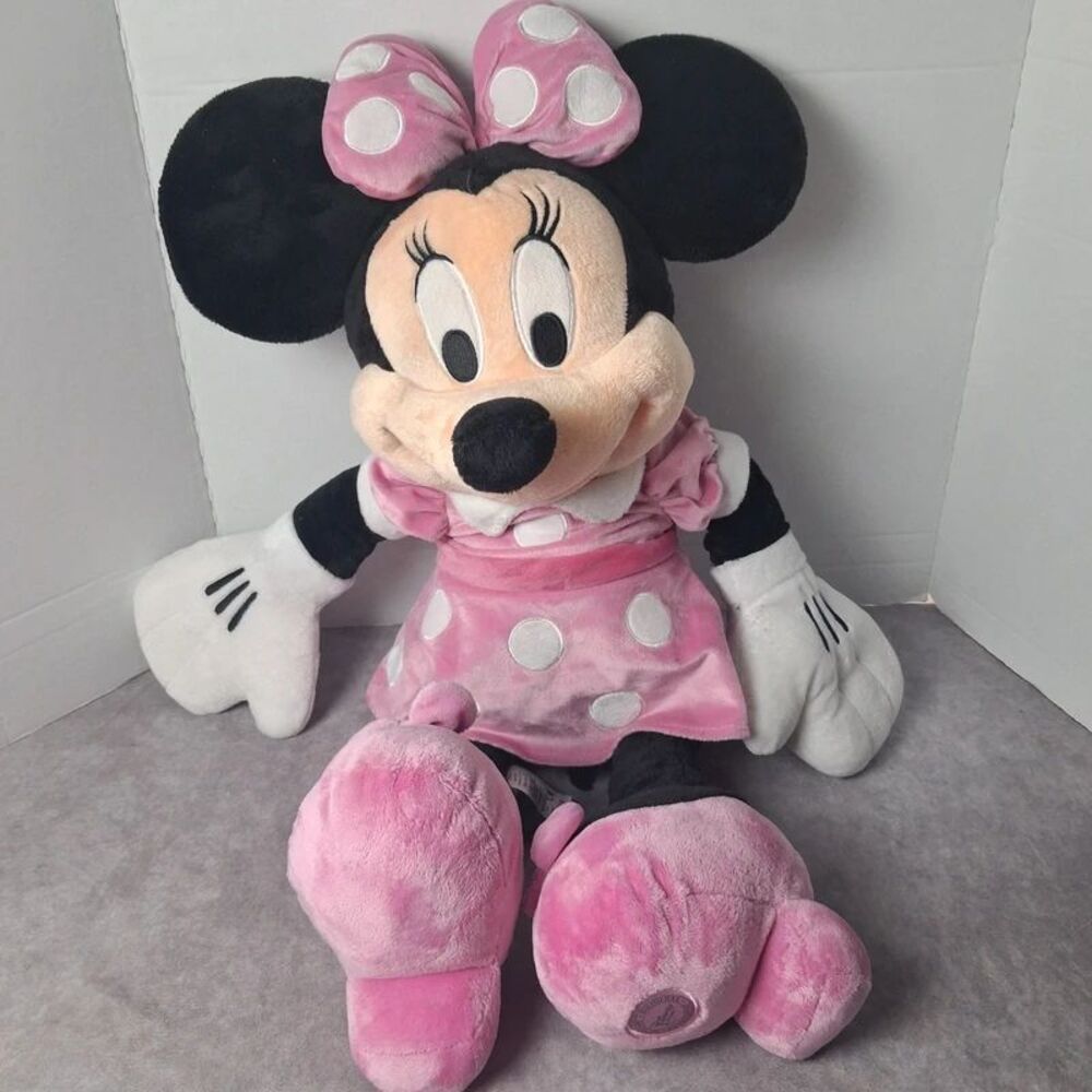 Large minnie mouse plush